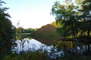 Der Tumulus, die Grabpyramide im Park des Fürsten Pückler in Branitz 